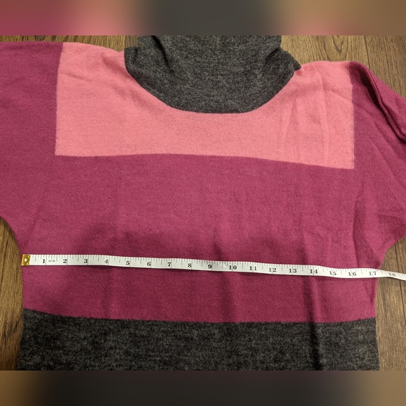 Kensie Y2K Pink, magenta and turtleneck tunic sweater. Size small - Picture 2 of 6
